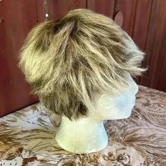 Vintage Wig Shaggy Short Choppy Layered Frosted Brown Blonde Unisex Costume 70s - Picture 2 of 6